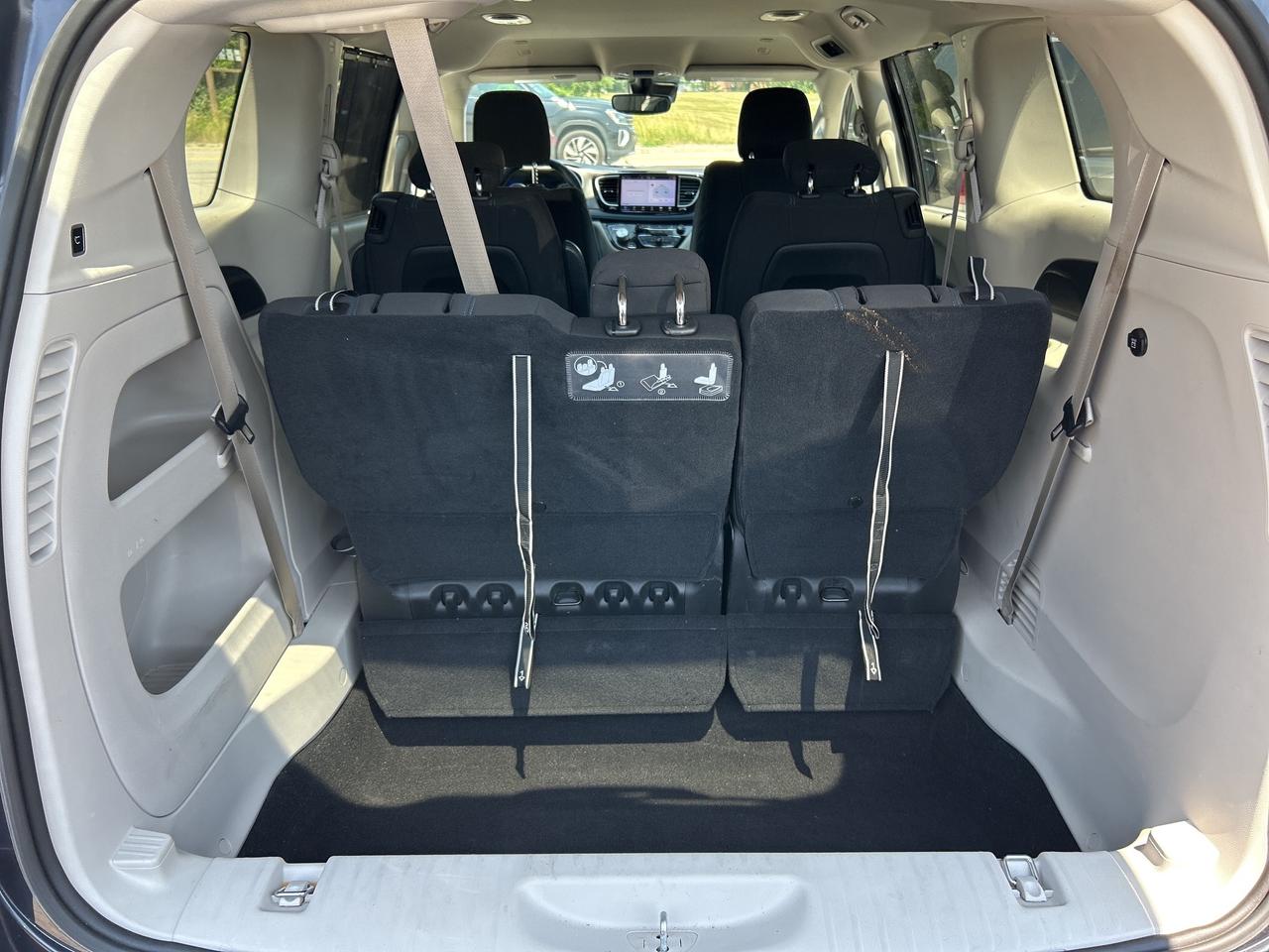 2021 Chrysler Pacifica TOURING, CLEAN CARFAX, AWD, REMOTE START! Photo