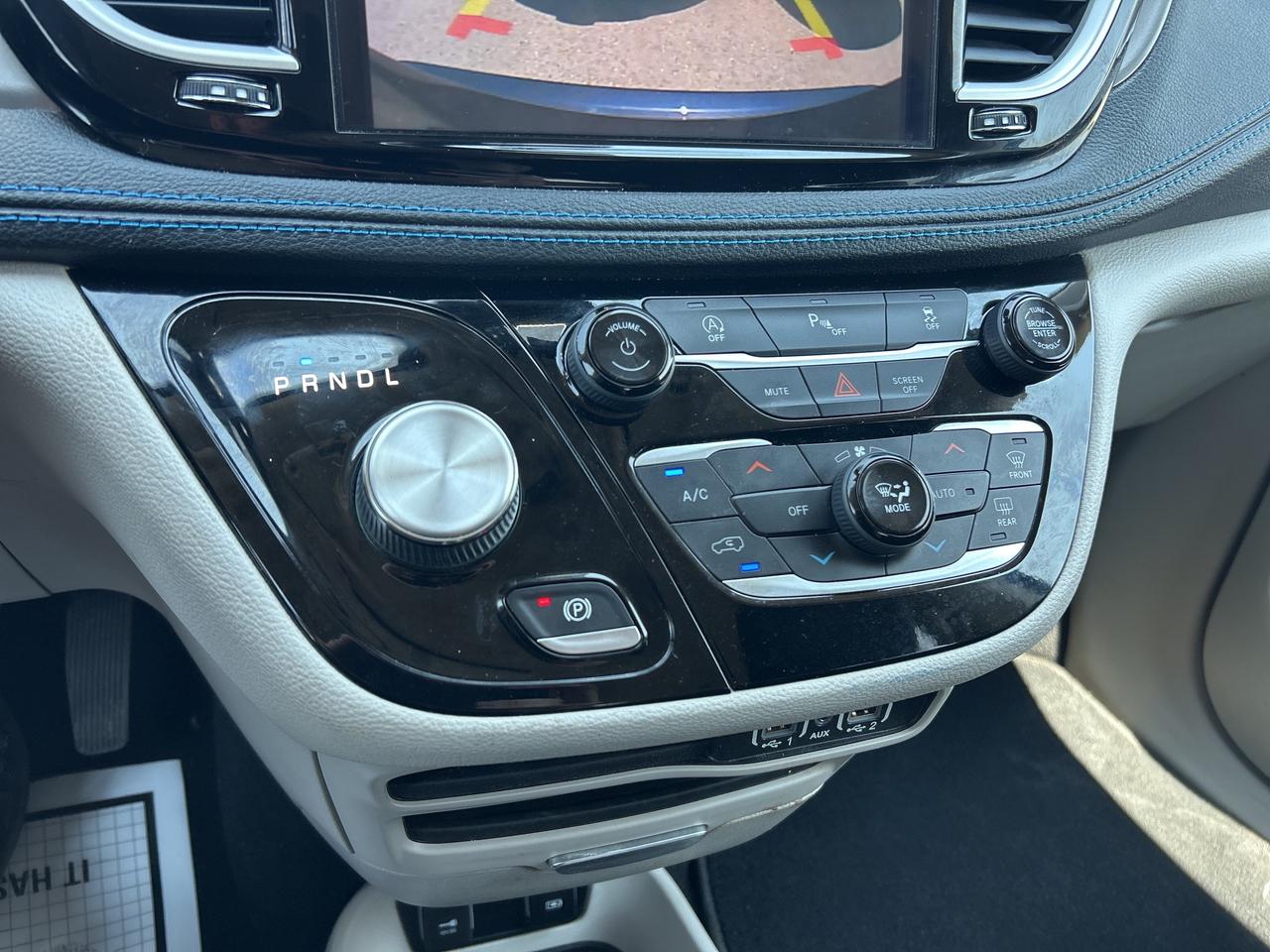 2021 Chrysler Pacifica TOURING, CLEAN CARFAX, AWD, REMOTE START! Photo