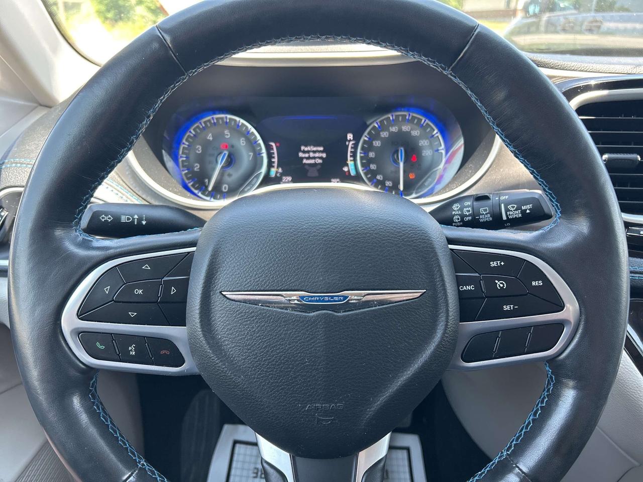 2021 Chrysler Pacifica TOURING, CLEAN CARFAX, AWD, REMOTE START! Photo