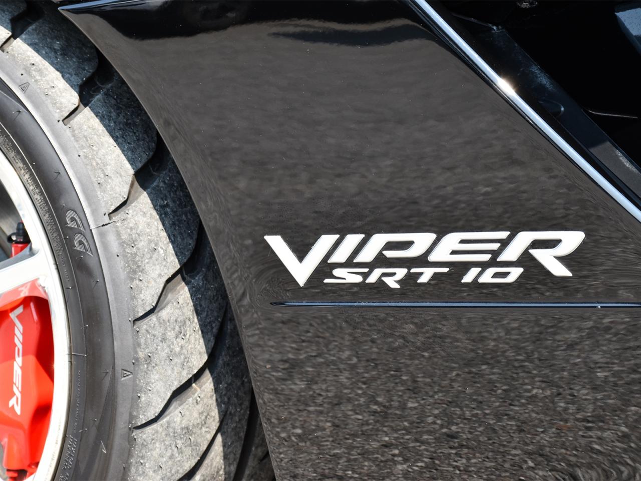 2009 Dodge Viper SRT10 ~600HP 8.4L V10   6-Speed   RARE   LOW KM ! Photo