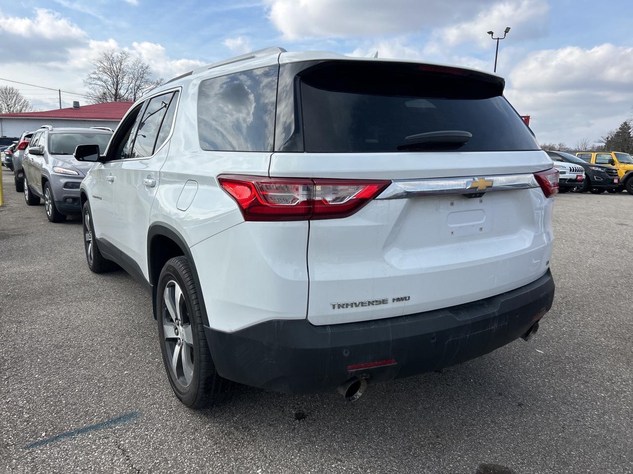 2018 Chevrolet Traverse LT, 7 PASS, HEATED SEATS, AWD, REMOTE START! Photo