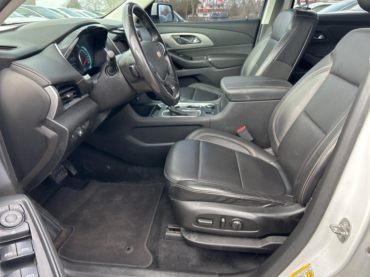 2018 Chevrolet Traverse LT, 7 PASS, HEATED SEATS, AWD, REMOTE START! Photo