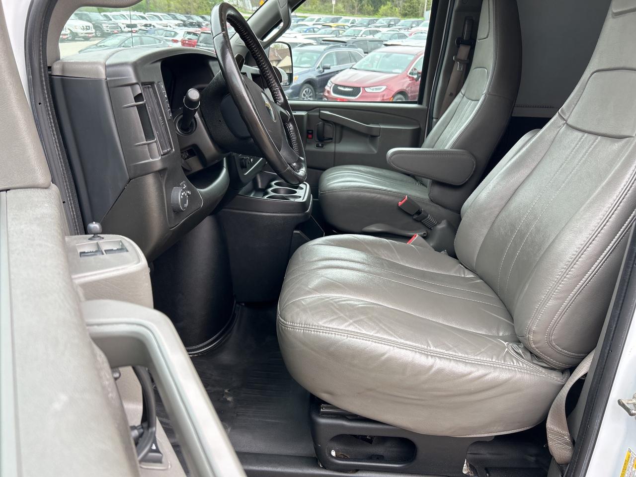 2023 Chevrolet Express RWD 2500 CARGO, 12' LONG, CLEAN CARFAX! Photo