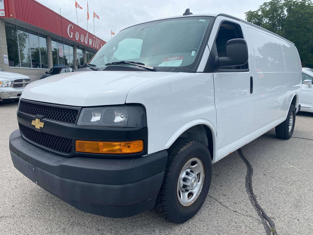 2023 Chevrolet Express 2500 RWD 2500 CARGO, 12' LONG, CLEAN CARFAX! Photo3