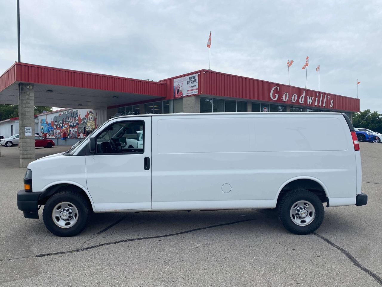 2023 Chevrolet Express 2500 RWD 2500 CARGO, 12' LONG, CLEAN CARFAX! Photo4