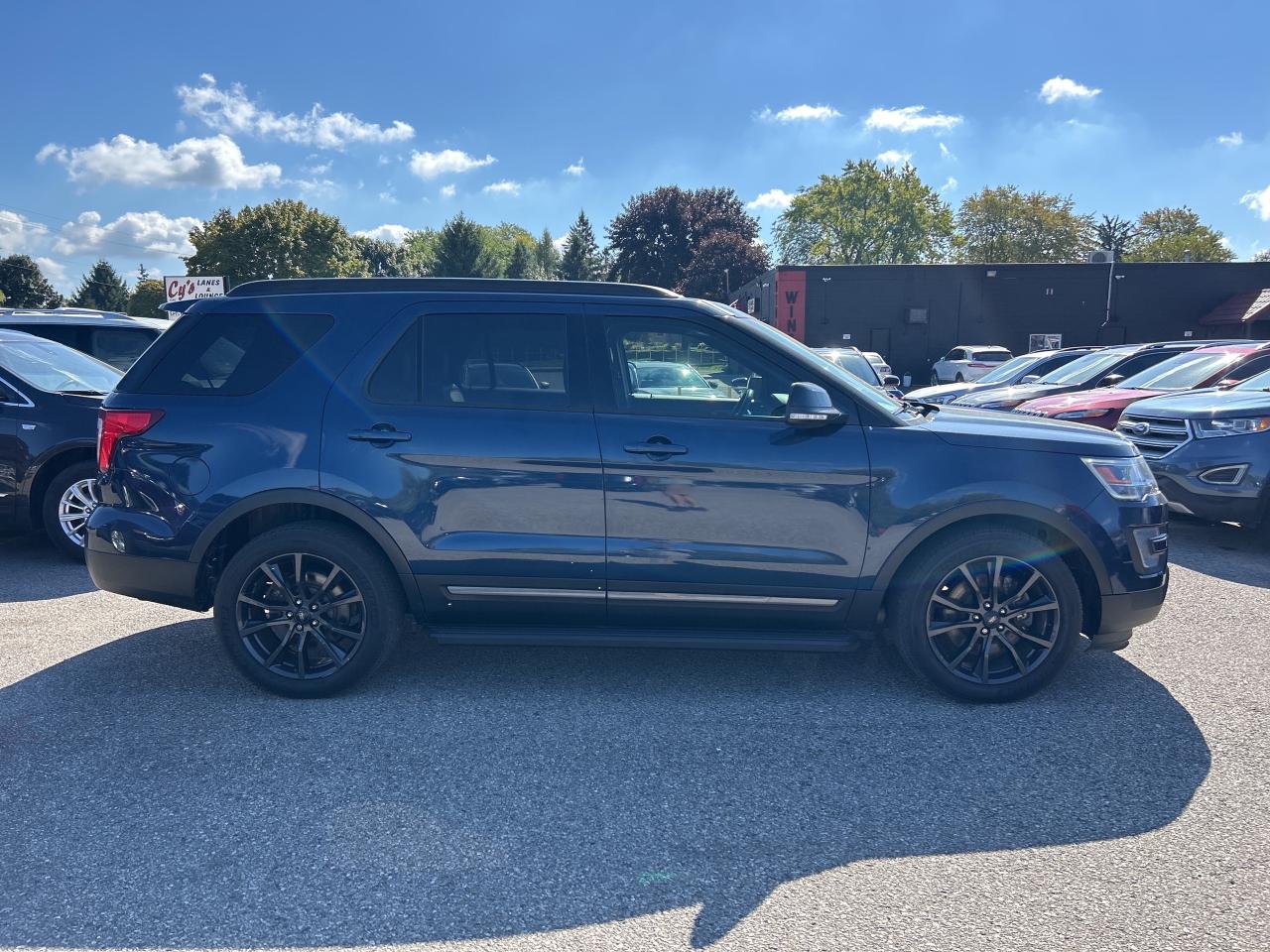 2017 Ford Explorer XLT, 6 PASSENGER, REMOTE START, BACK UP CAMERA! Photo4