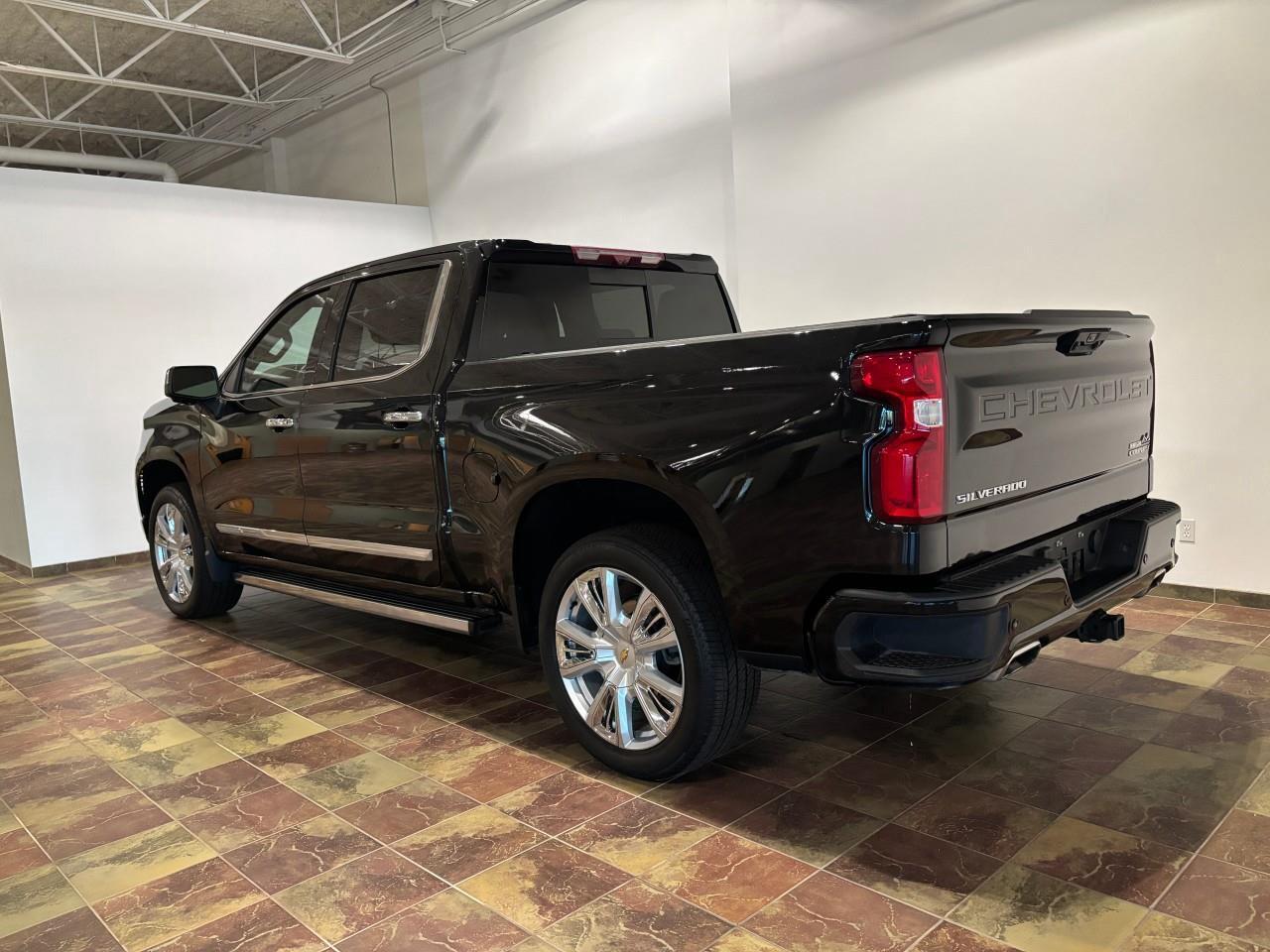 2023 Chevrolet Silverado 1500 High Country Photo2