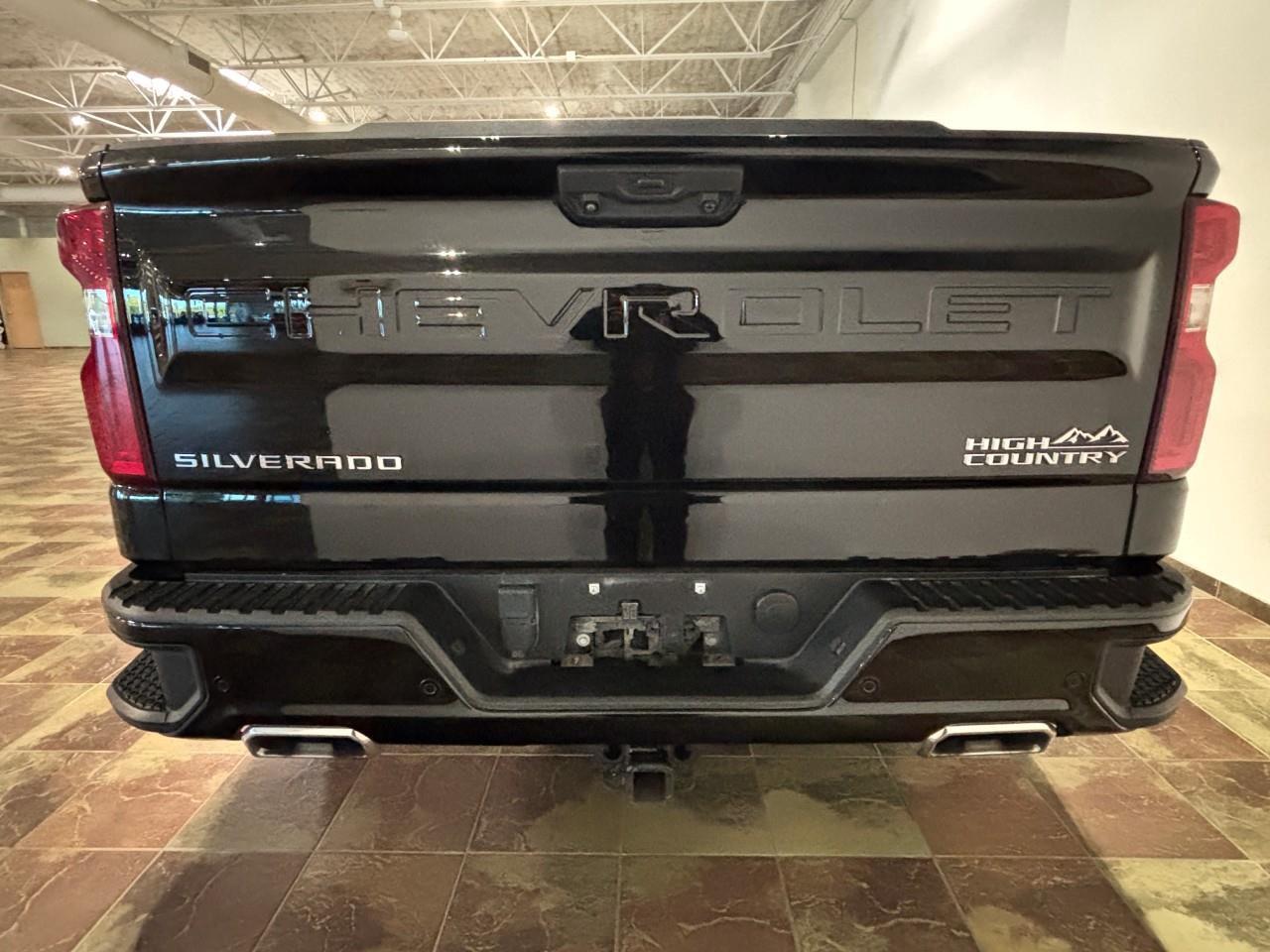 2023 Chevrolet Silverado 1500 High Country Photo