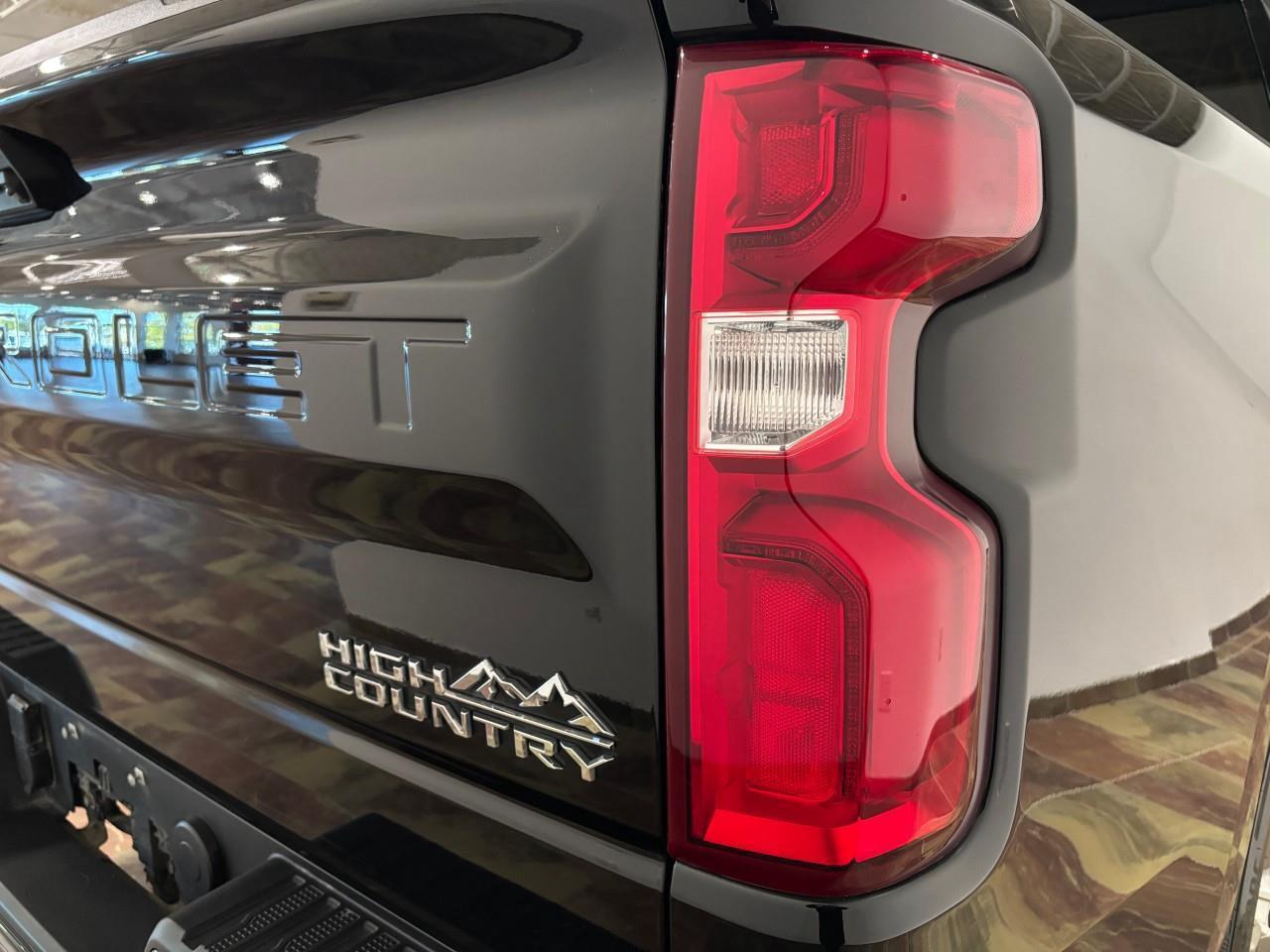 2023 Chevrolet Silverado 1500 High Country Photo