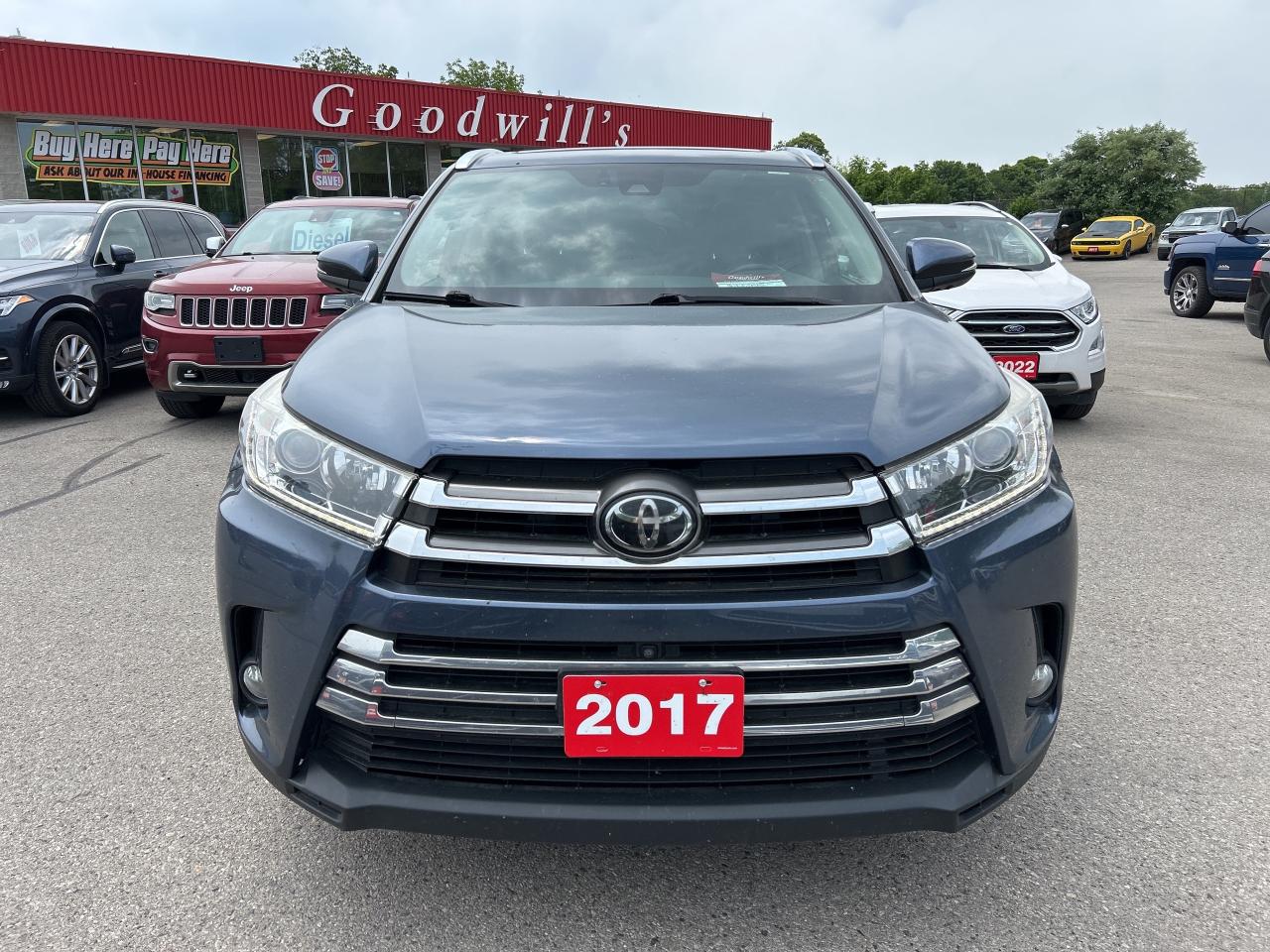 2017 Toyota Highlander LIMITED, CLEAN CARFAX, HEATED/ COOLED SEATS! Photo2