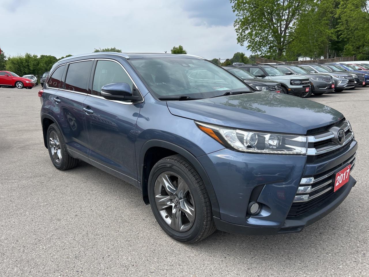 2017 Toyota Highlander LIMITED, CLEAN CARFAX, HEATED/ COOLED SEATS! Photo