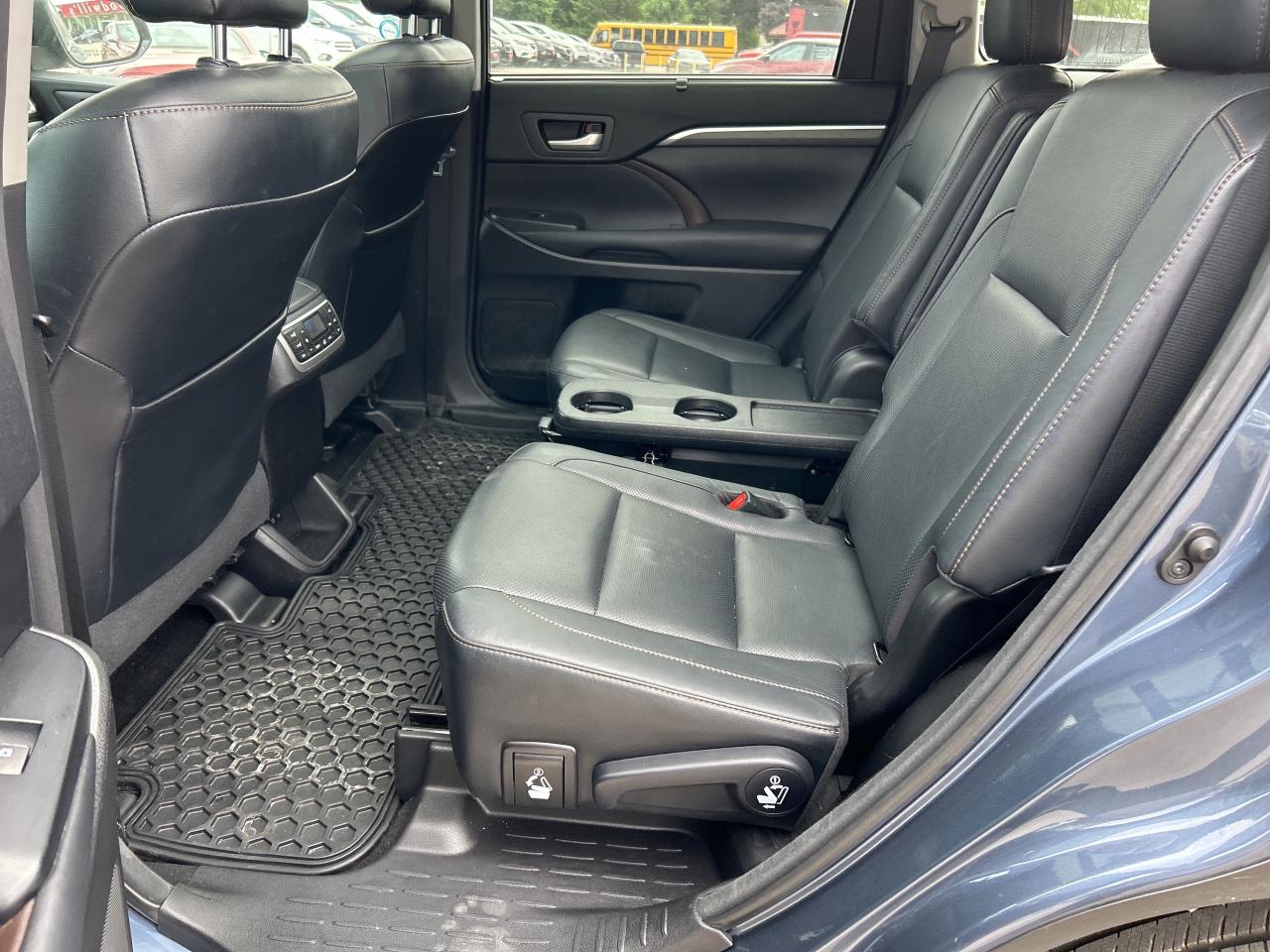 2017 Toyota Highlander LIMITED, CLEAN CARFAX, HEATED/ COOLED SEATS! Photo