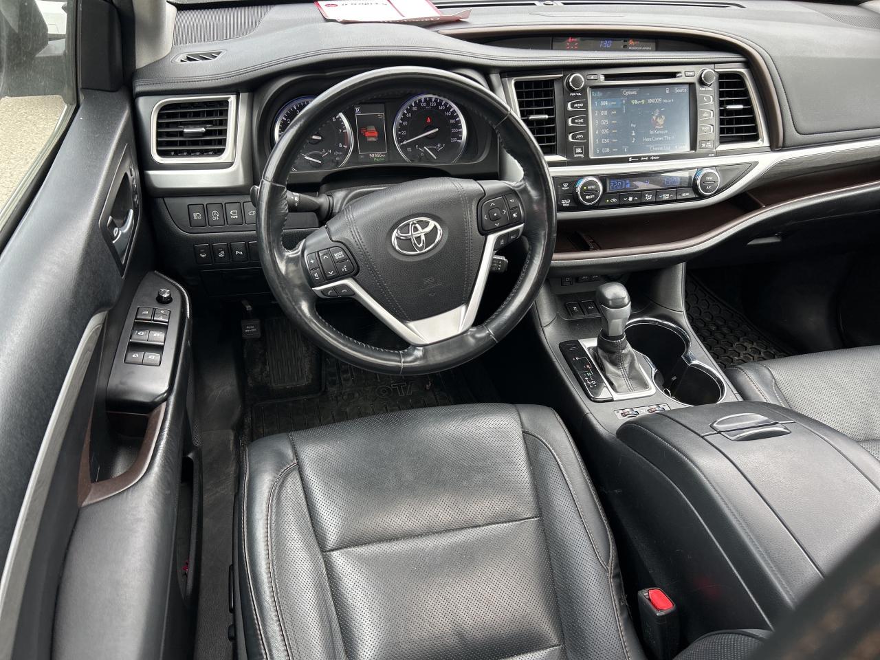 2017 Toyota Highlander LIMITED, CLEAN CARFAX, HEATED/ COOLED SEATS! Photo