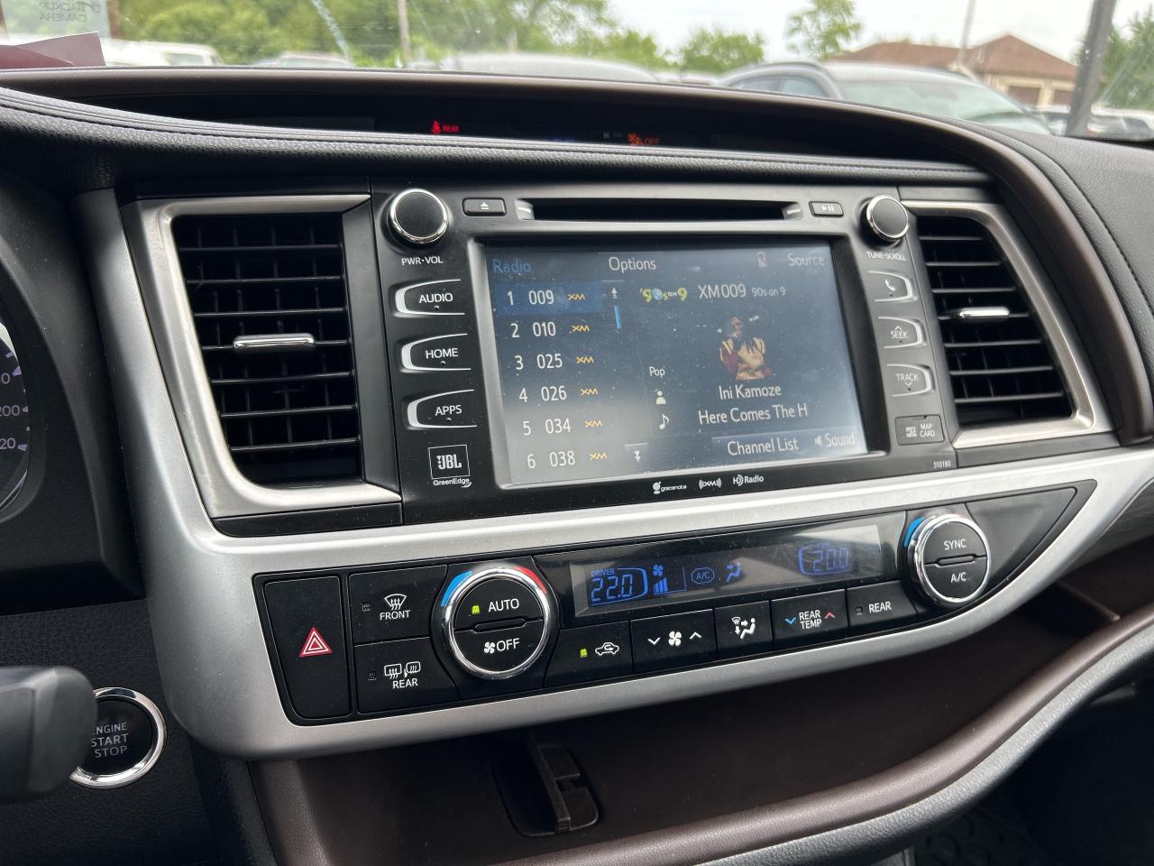 2017 Toyota Highlander LIMITED, CLEAN CARFAX, HEATED/ COOLED SEATS! Photo