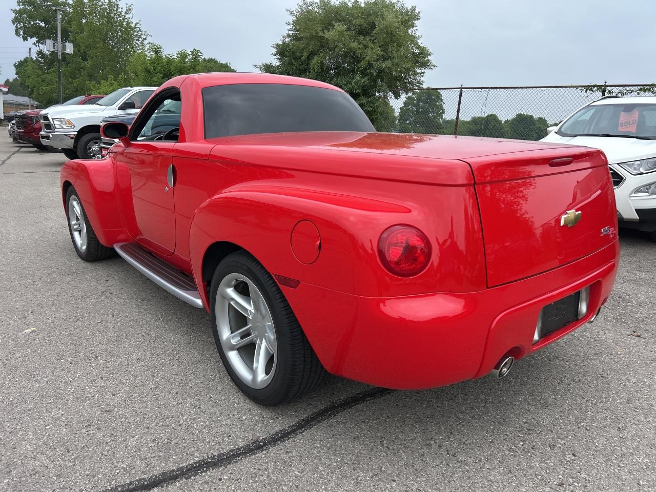2004 Chevrolet SSR LT, COUPE, CONVERTIBLE, LEATHER, 5.3 LITER! Photo