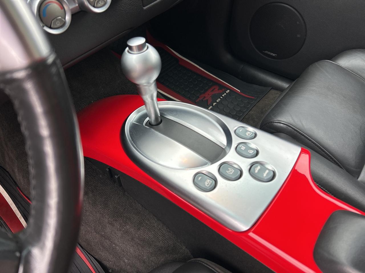 2004 Chevrolet SSR LT, COUPE, CONVERTIBLE, LEATHER, 5.3 LITER! Photo