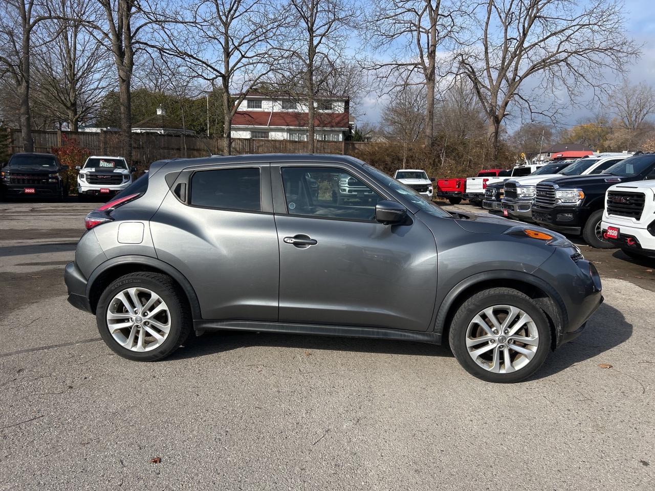 2015 Nissan Juke SL, AWD, HEATED LEATHER, SUNROOF, BACK UP CAMERA! Photo