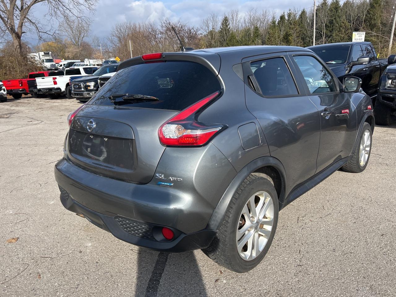 2015 Nissan Juke SL, AWD, HEATED LEATHER, SUNROOF, BACK UP CAMERA! Photo