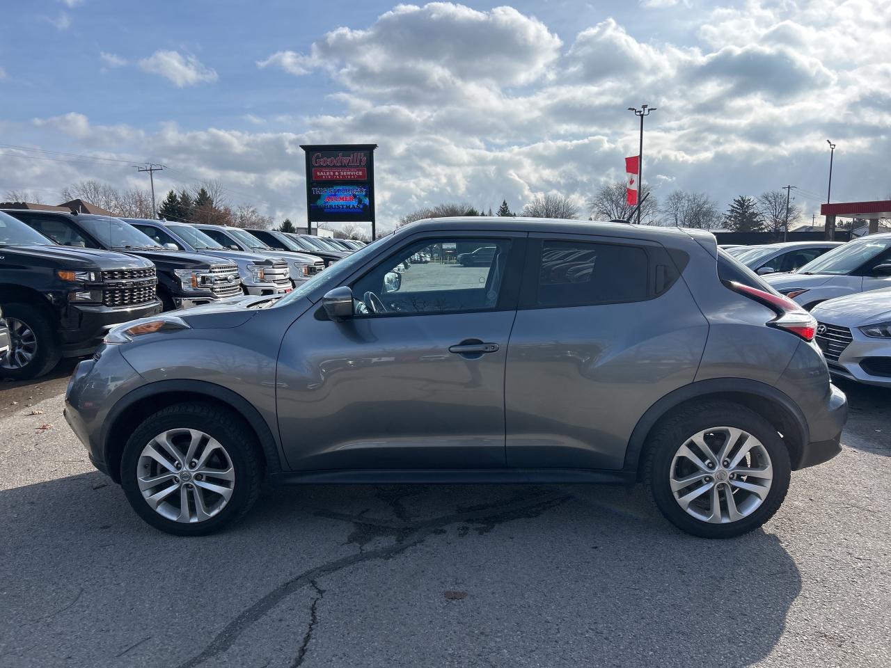 2015 Nissan Juke SL, AWD, HEATED LEATHER, SUNROOF, BACK UP CAMERA! Photo