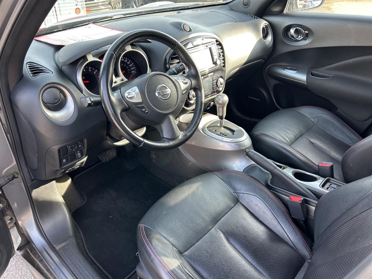 2015 Nissan Juke SL, AWD, HEATED LEATHER, SUNROOF, BACK UP CAMERA! Photo