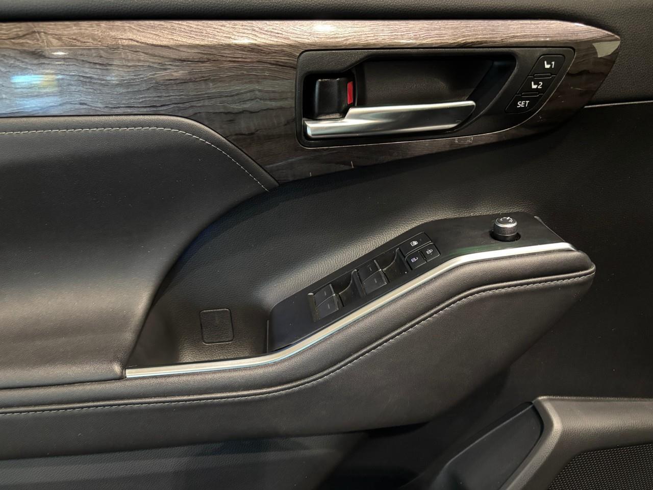 2020 Toyota Highlander Hybrid LIMITED Photo