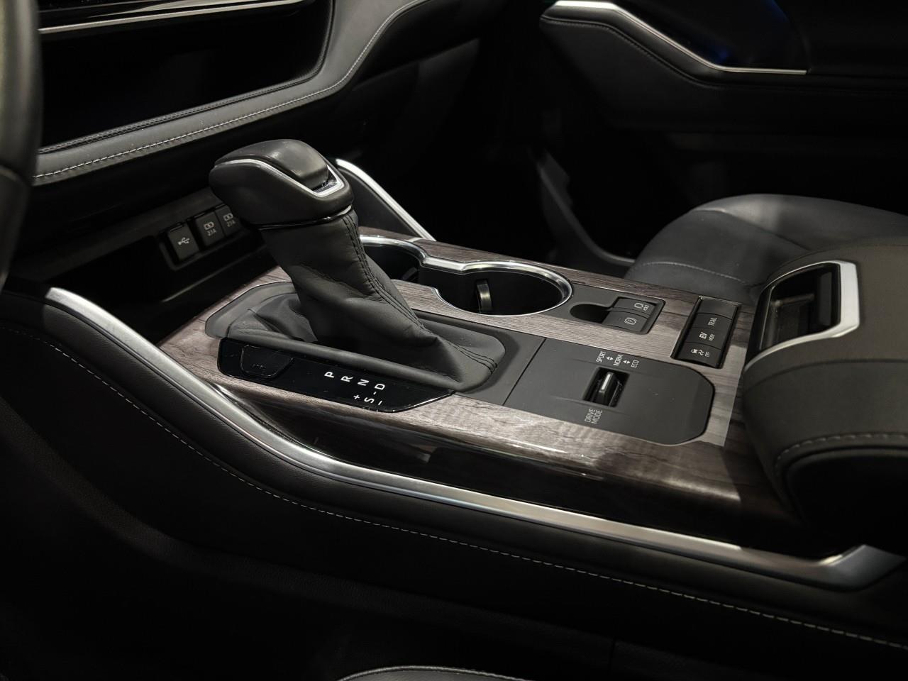 2020 Toyota Highlander Hybrid LIMITED Photo