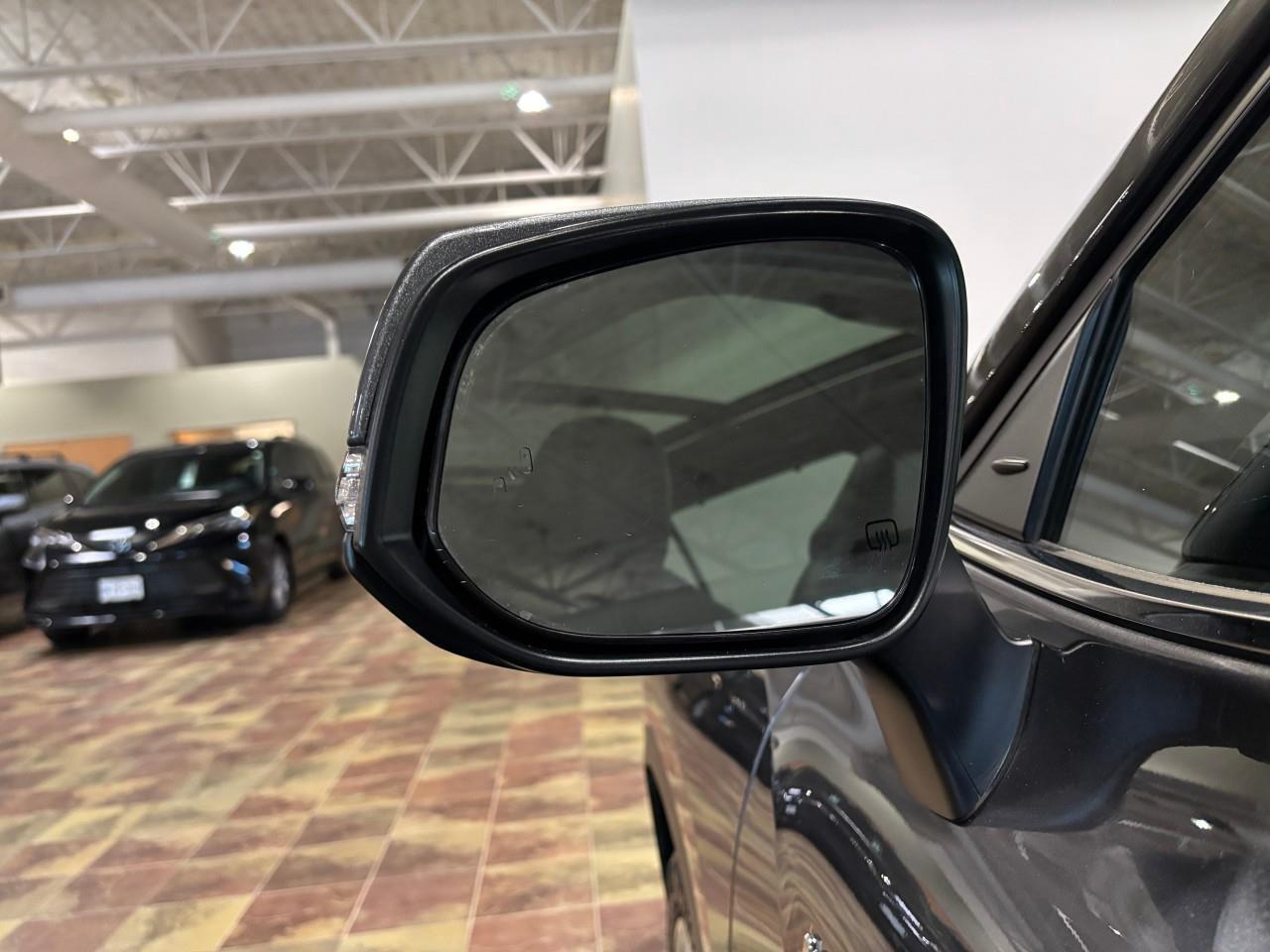 2020 Toyota Highlander Hybrid LIMITED Photo