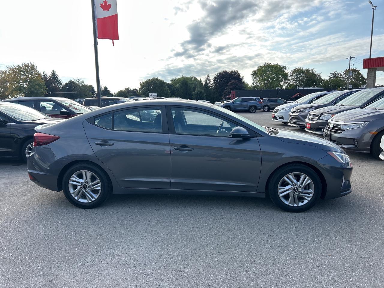 2019 Hyundai Elantra PREFERRED, CLEAN CARFAX, SUNROOF, HEATED SEATS! Photo4