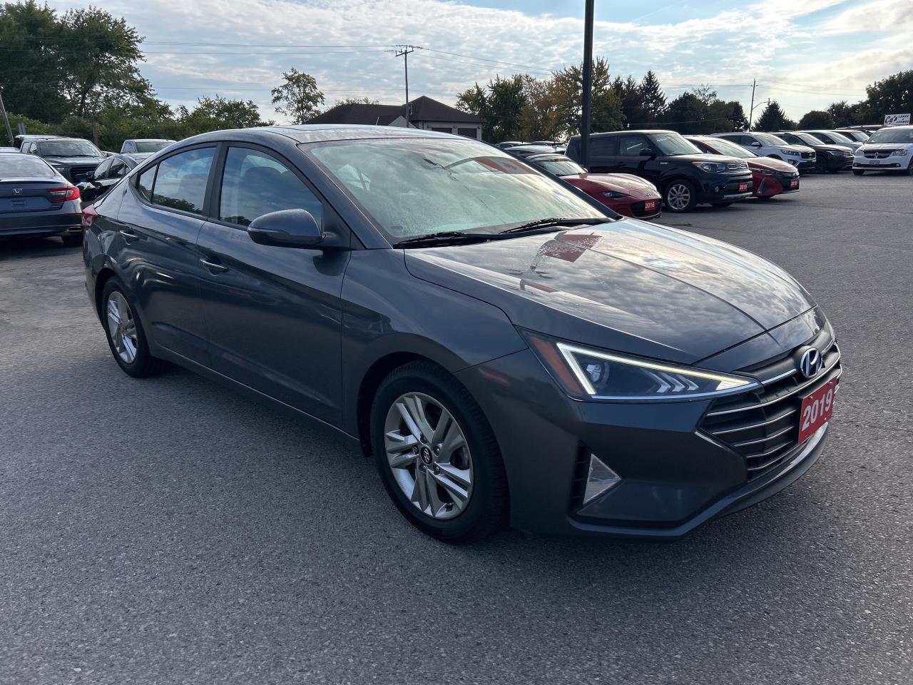 2019 Hyundai Elantra PREFERRED, CLEAN CARFAX, SUNROOF, HEATED SEATS! Photo3