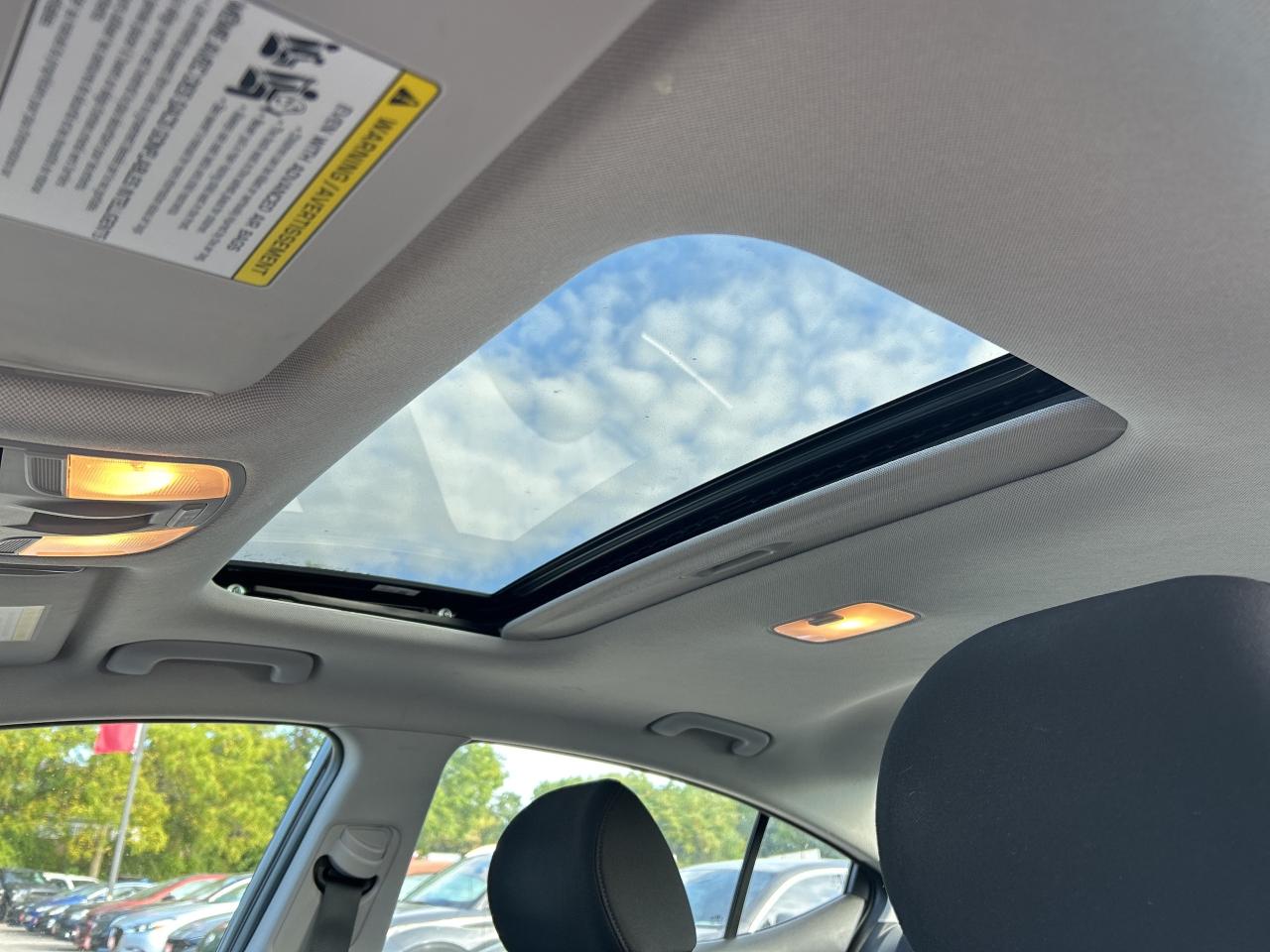 2019 Hyundai Elantra PREFERRED, CLEAN CARFAX, SUNROOF, HEATED SEATS! Photo