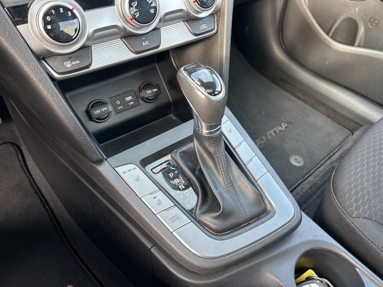 2019 Hyundai Elantra PREFERRED, CLEAN CARFAX, SUNROOF, HEATED SEATS! Photo