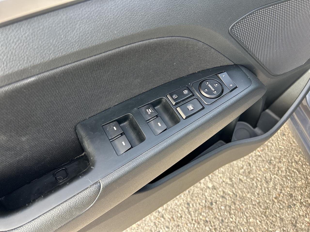 2019 Hyundai Elantra PREFERRED, CLEAN CARFAX, SUNROOF, HEATED SEATS! Photo