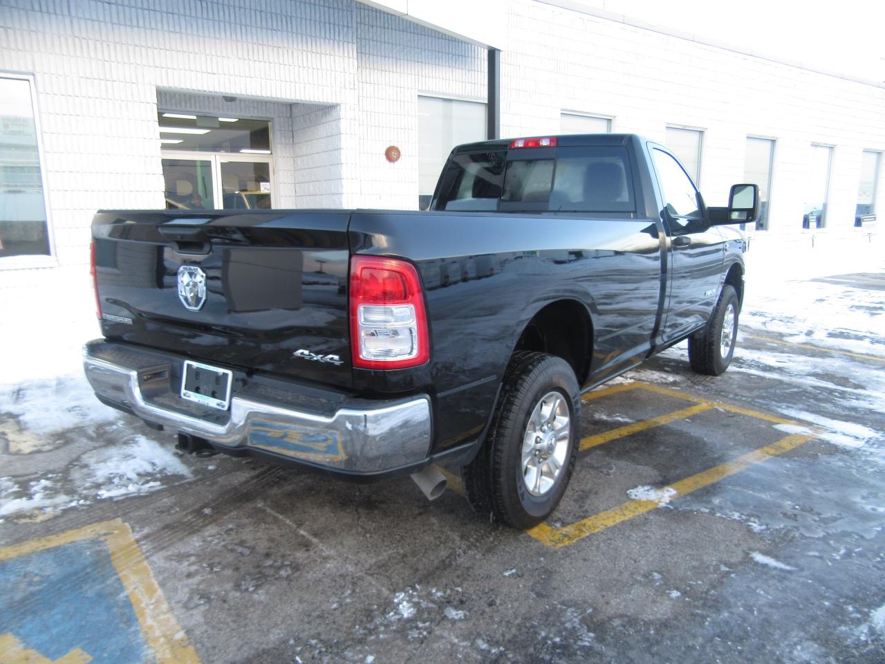 2024 RAM 3500 4X4 REGULAR CAB DIESEL BIG HORN Photo2