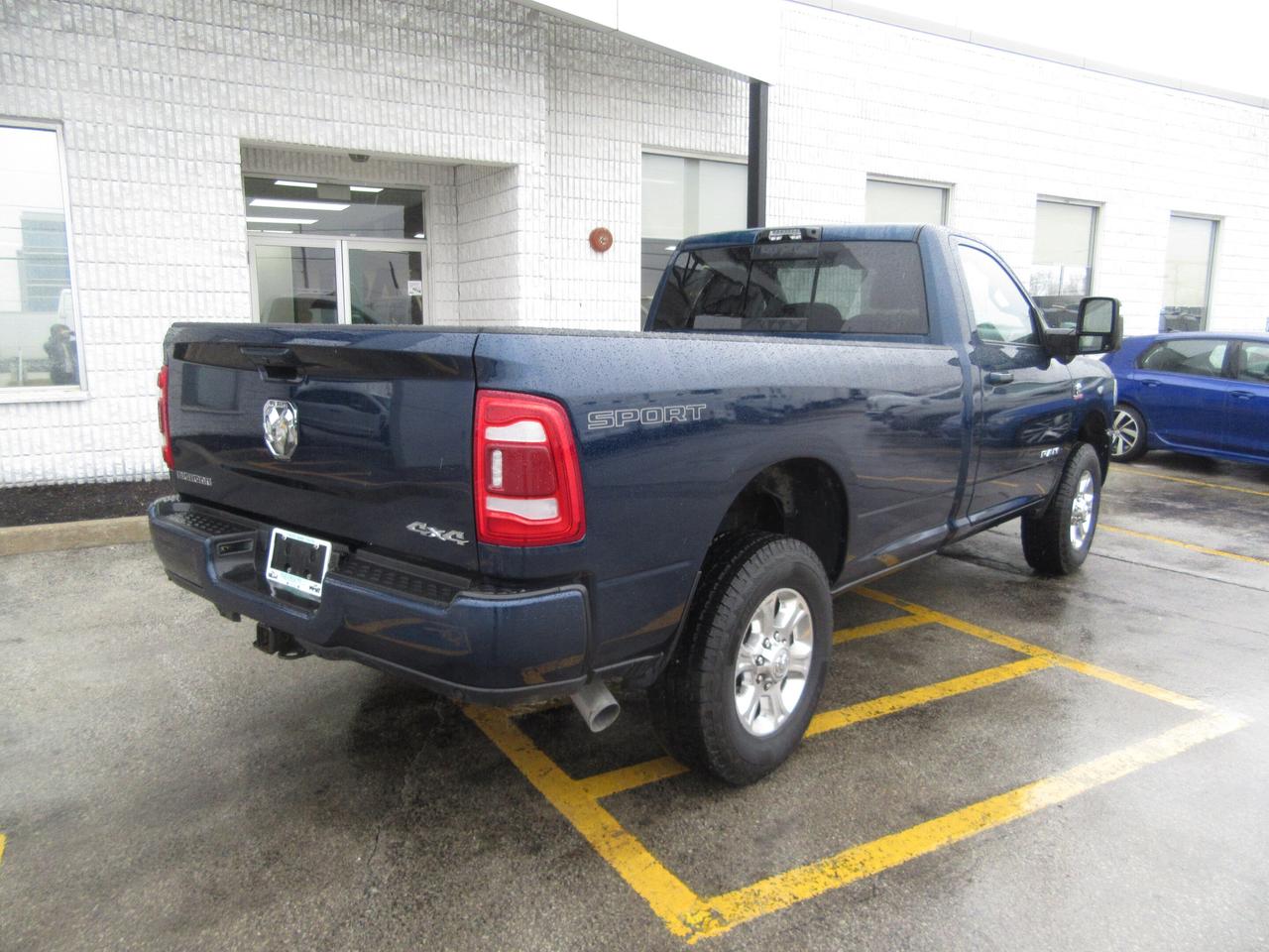 2024 RAM 3500 4X4 REGULAR CAB DIESEL BIG HORN Photo2