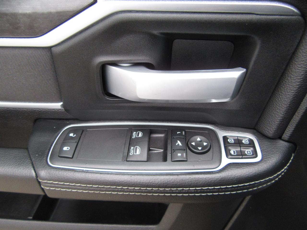 2024 RAM 3500 4X4 REGULAR CAB DIESEL BIG HORN Photo