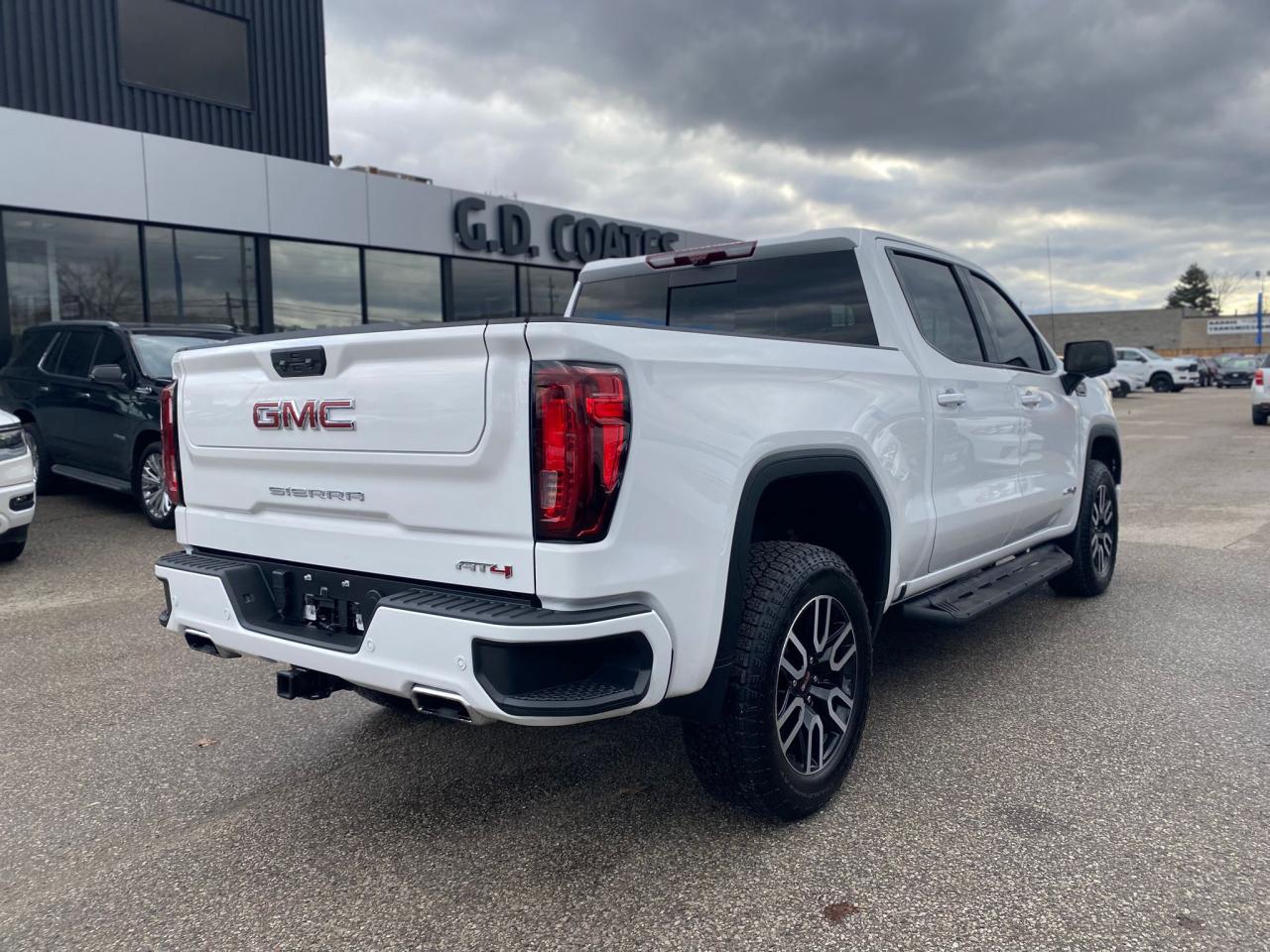 2024 GMC Sierra 1500 AT4 4x4 CrewCab ~Nav ~Heated Leather ~Sunroof ~Cam Photo3