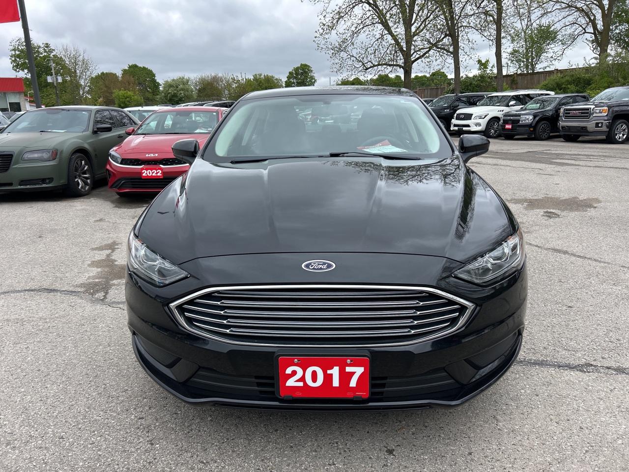 2017 Ford Fusion SE, CLEAN CARFAX, CLOTH SEATS, BACK UP CAMERA! Photo2