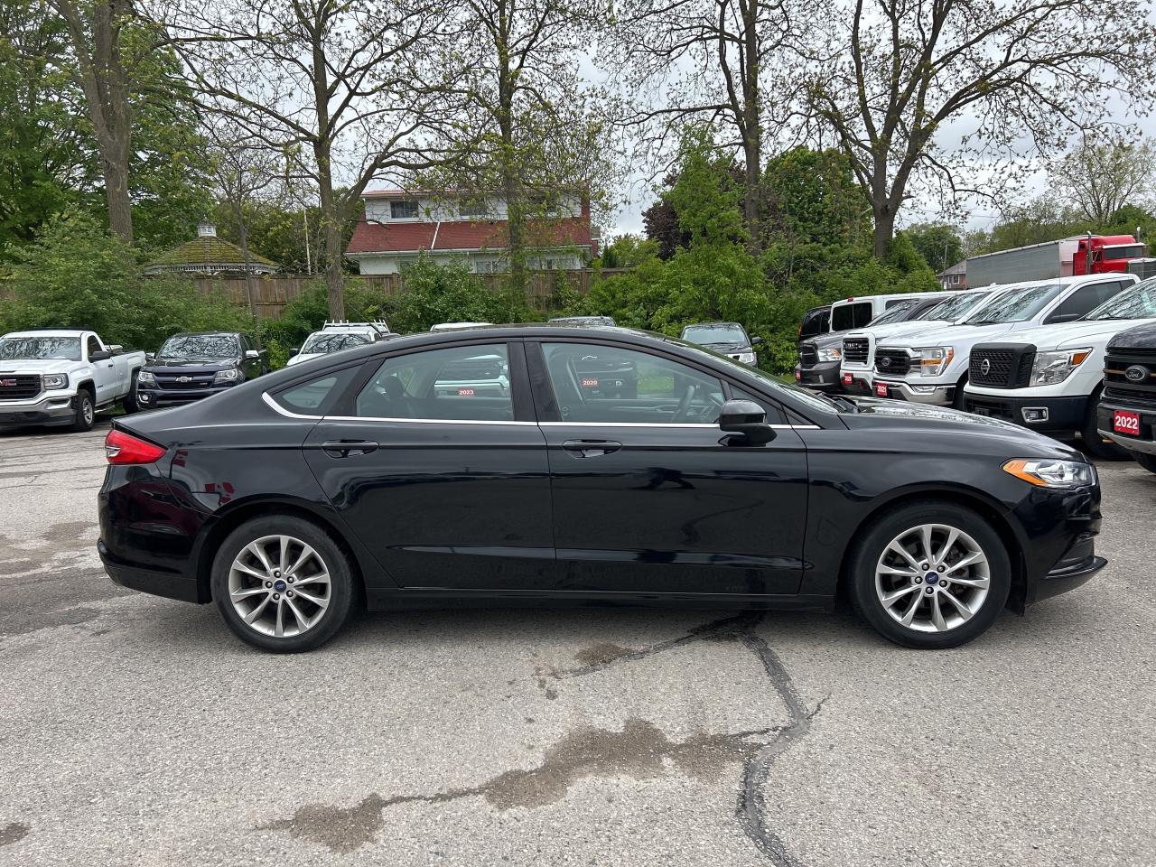 2017 Ford Fusion SE, CLEAN CARFAX, CLOTH SEATS, BACK UP CAMERA! Photo4