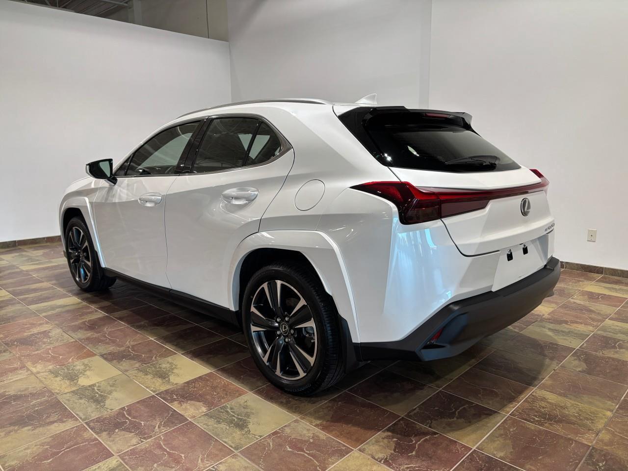 2024 Lexus UX 250H PREMIUM PACKAGE   LEXUS CERTIFIED PRE-OWNED   CARF Photo2