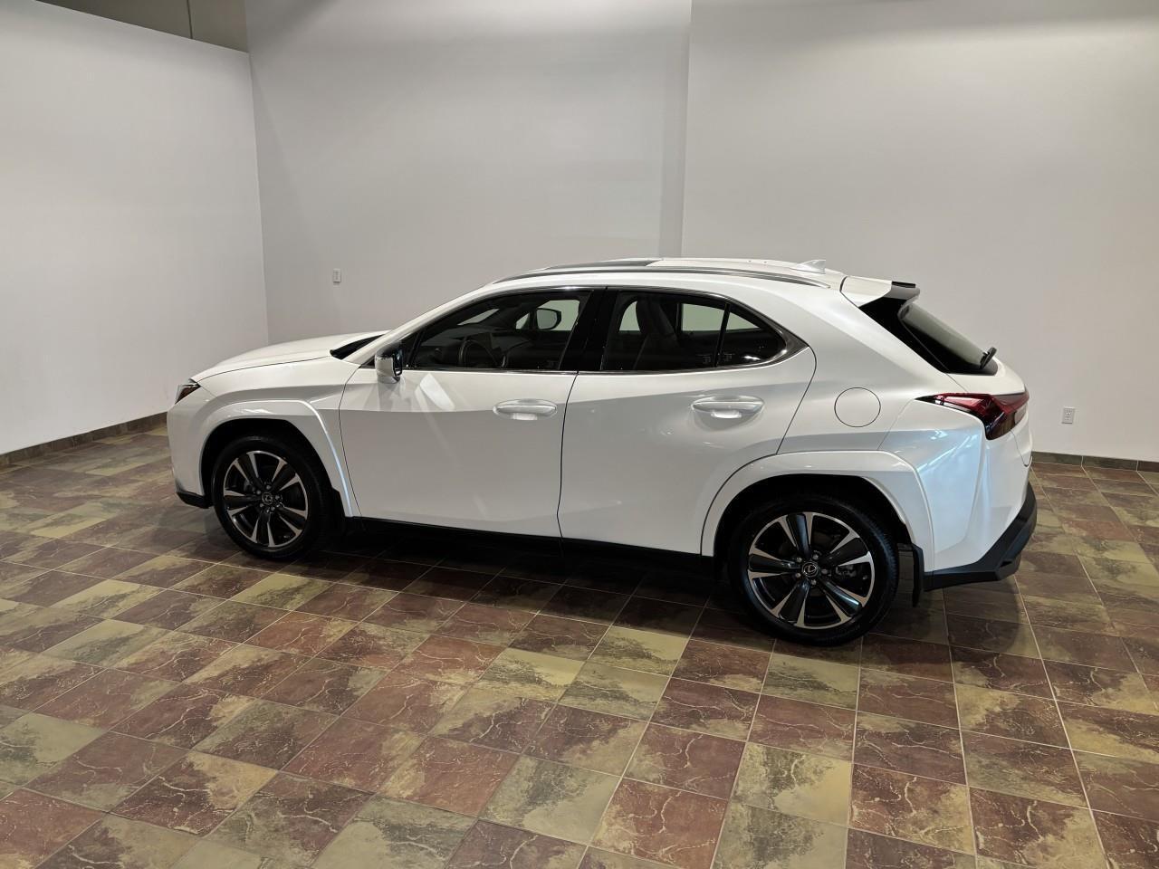 2024 Lexus UX 250H PREMIUM PACKAGE   LEXUS CERTIFIED PRE-OWNED   CARF Photo4