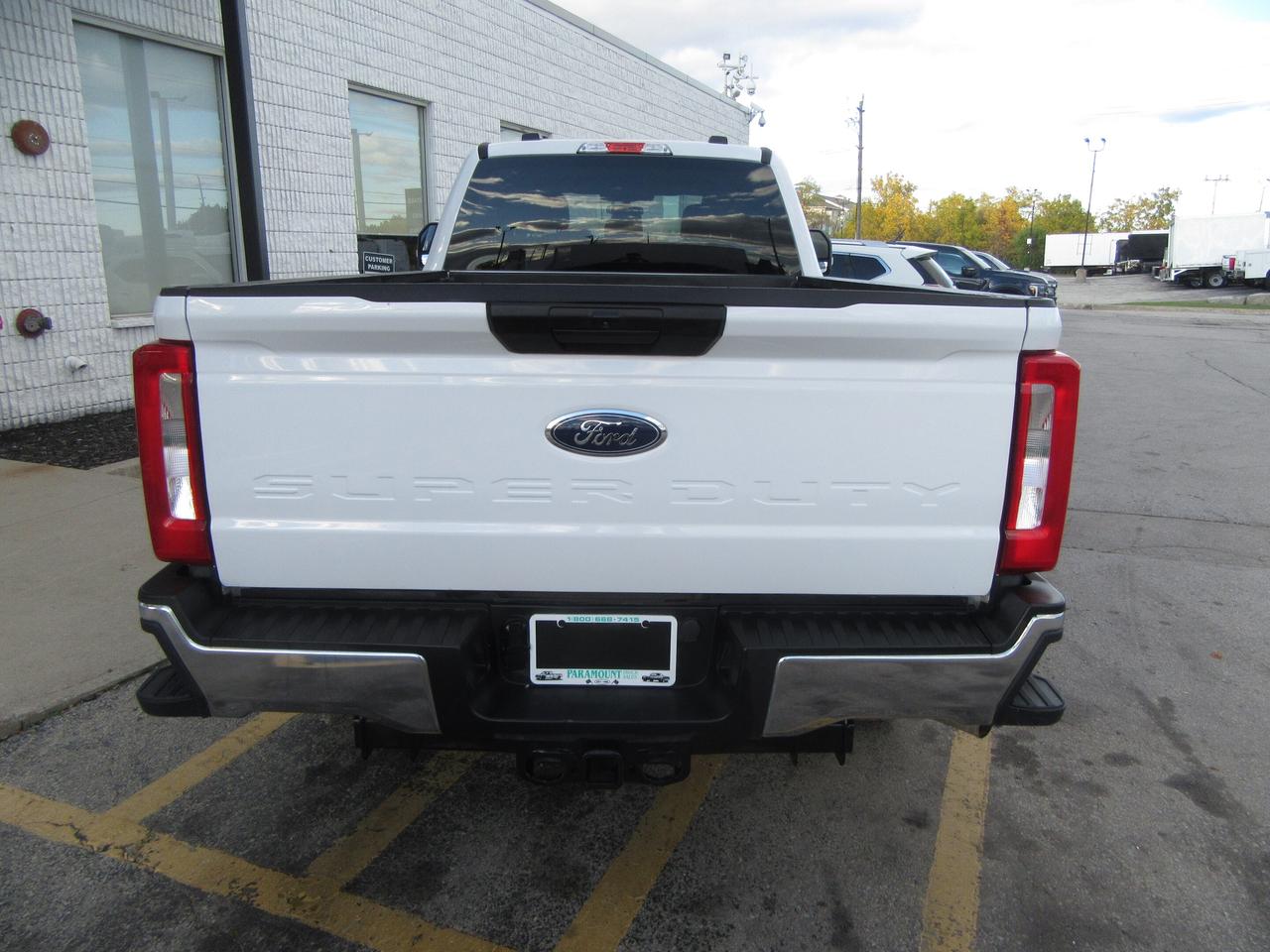 2024 Ford F-250 CREW CAB 4X4 XLT PKG 8 FT LONG BOX Photo3