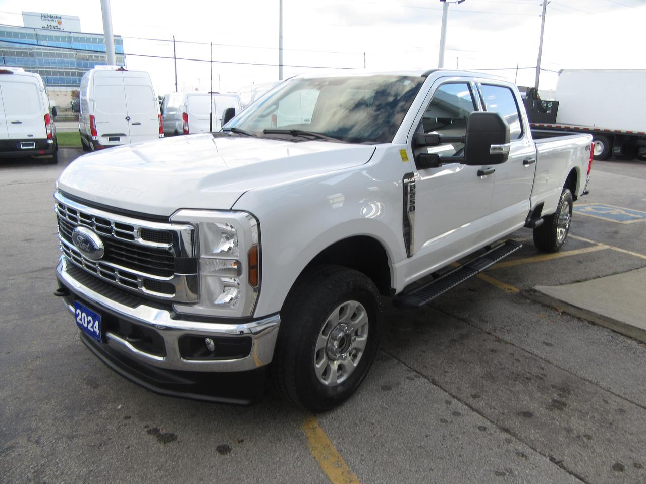 2024 Ford F-250 CREW CAB 4X4 XLT PKG 8 FT LONG BOX Photo4