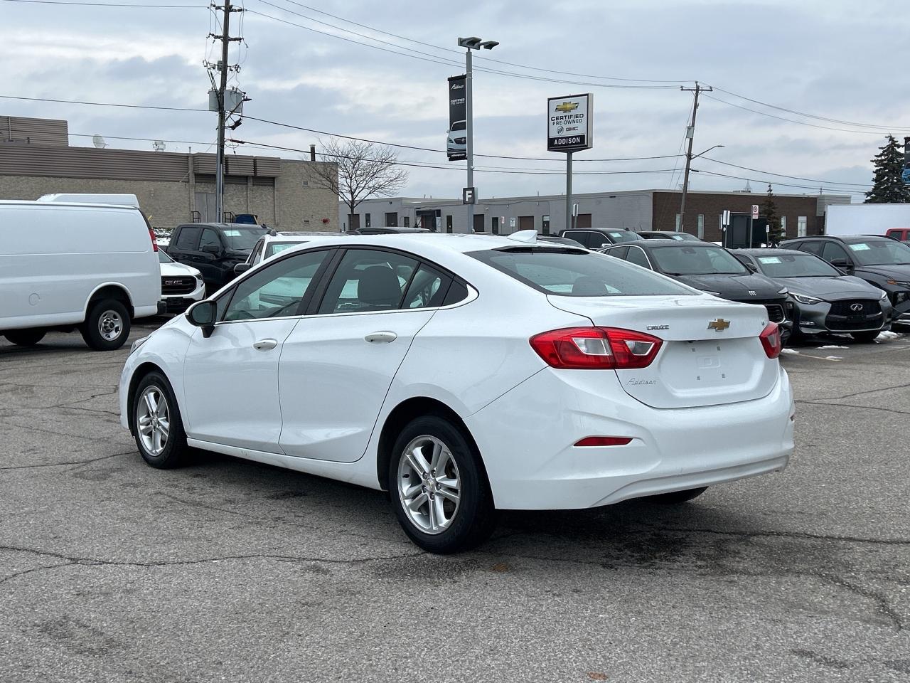 2017 Chevrolet Cruze 4dr Sdn 1.4L LT w-1SD Photo2