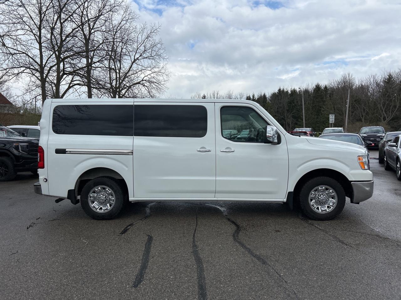 2020 Nissan NV 3500 HD SL V8, 12 PASSENGER, LEATHER, BACK UP CAM! Photo