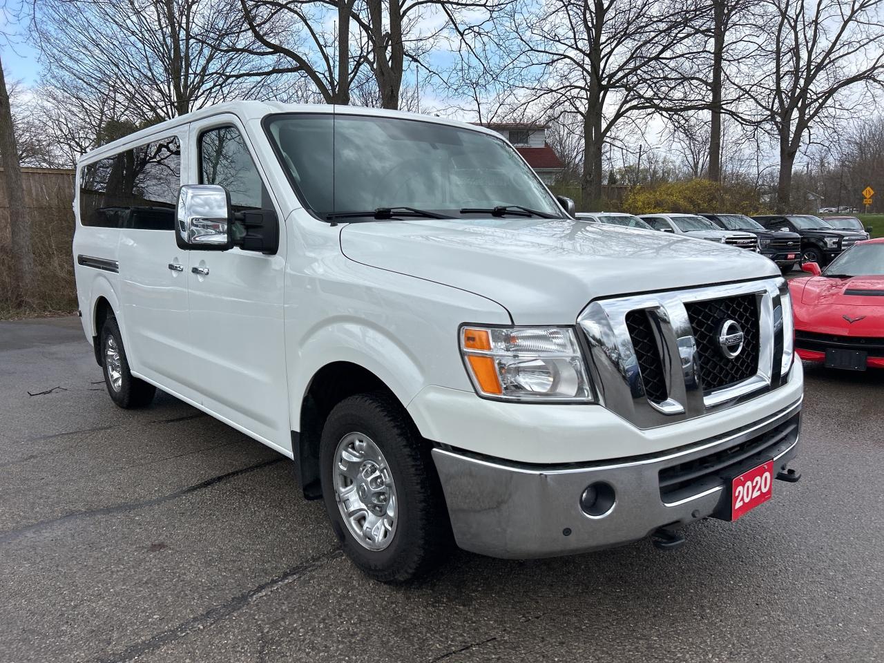 2020 Nissan NV 3500 HD SL V8, 12 PASSENGER, LEATHER, BACK UP CAM! Photo