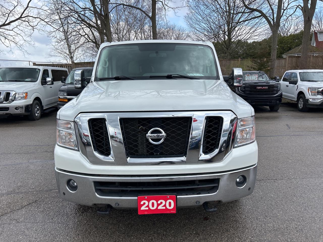 2020 Nissan NV 3500 HD SL V8, 12 PASSENGER, LEATHER, BACK UP CAM! Photo2