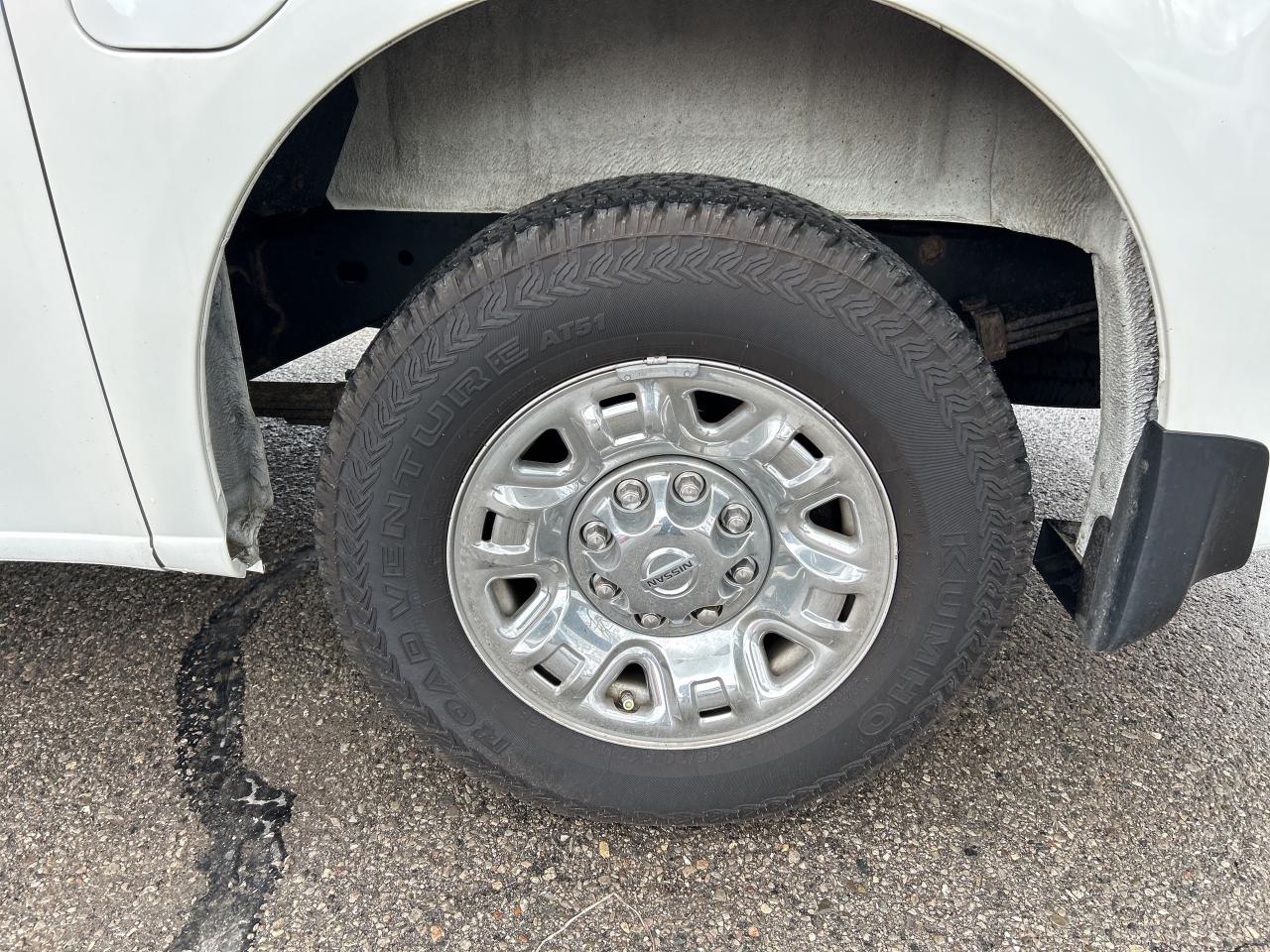 2020 Nissan NV 3500 HD SL V8, 12 PASSENGER, LEATHER, BACK UP CAM! Photo