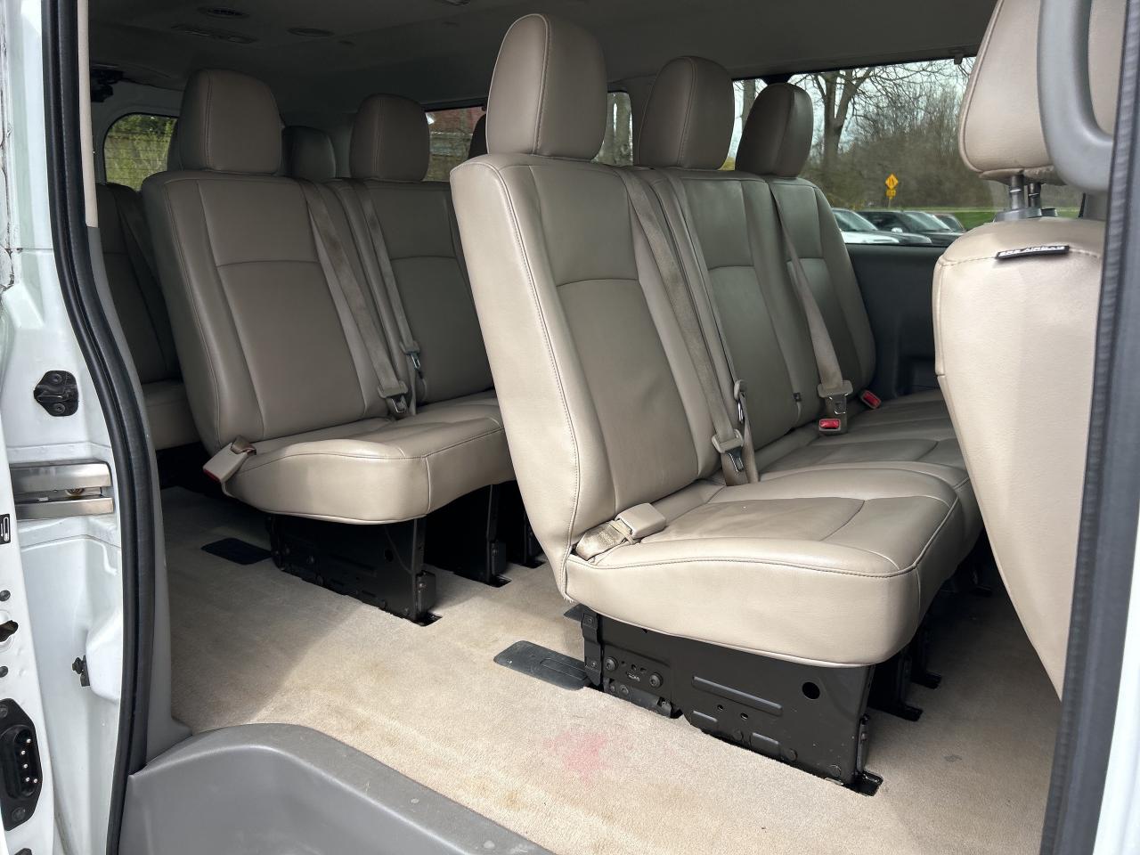 2020 Nissan NV 3500 HD SL V8, 12 PASSENGER, LEATHER, BACK UP CAM! Photo