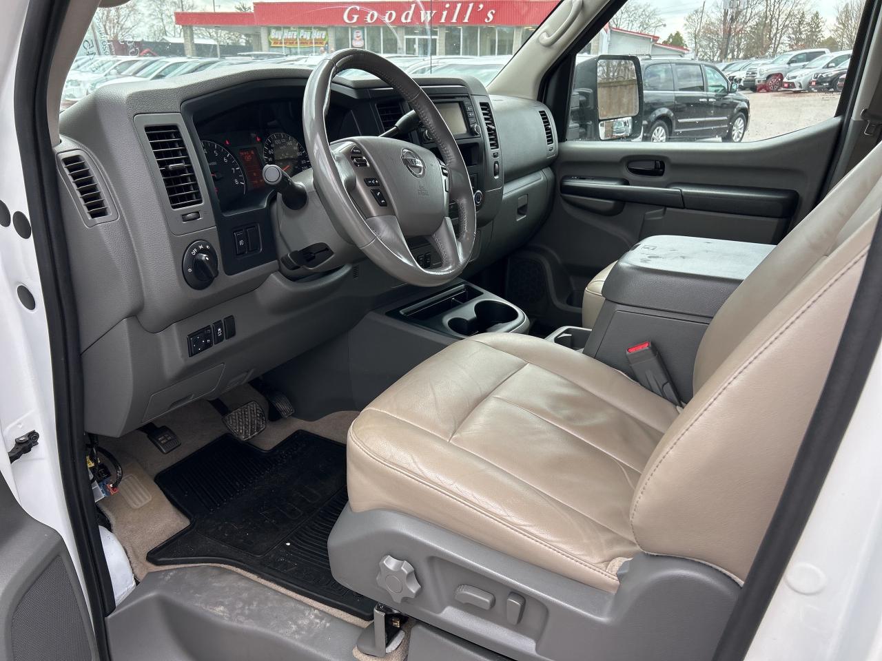 2020 Nissan NV 3500 HD SL V8, 12 PASSENGER, LEATHER, BACK UP CAM! Photo