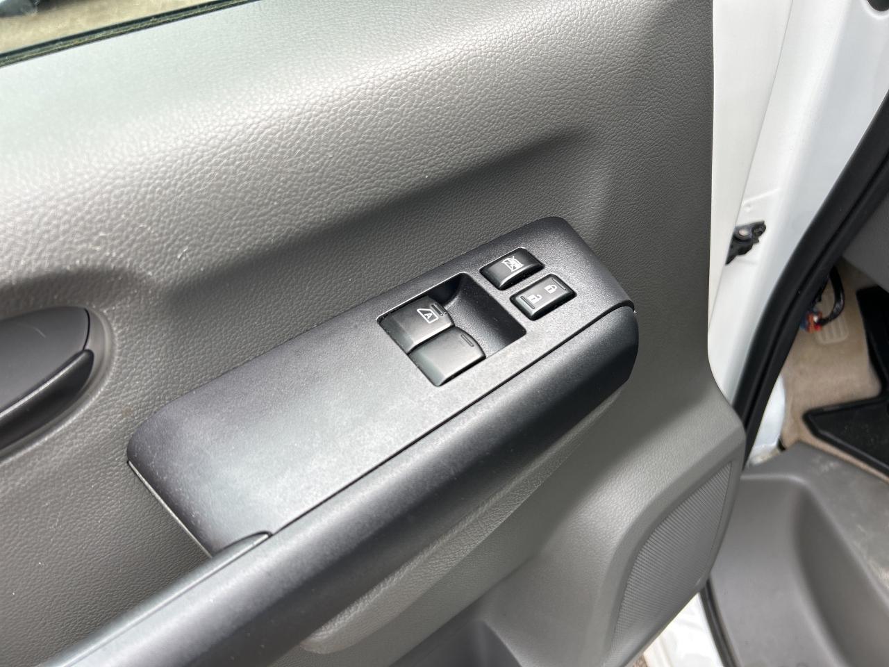 2020 Nissan NV 3500 HD SL V8, 12 PASSENGER, LEATHER, BACK UP CAM! Photo